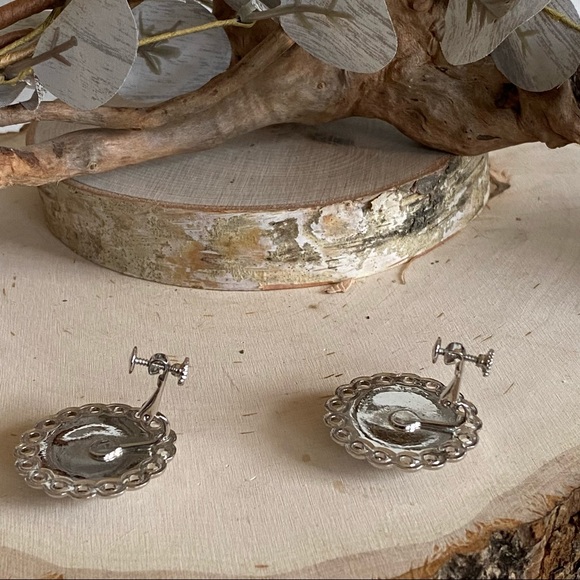 VTG- Vendome- ‘50s Gorgeous Victorian Revival Domed Button Clip Backs - Picture 4 of 9